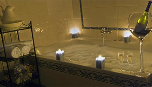 Suite Junior con bañera de hidromasaje del hotel Los Bronces. Foto 9