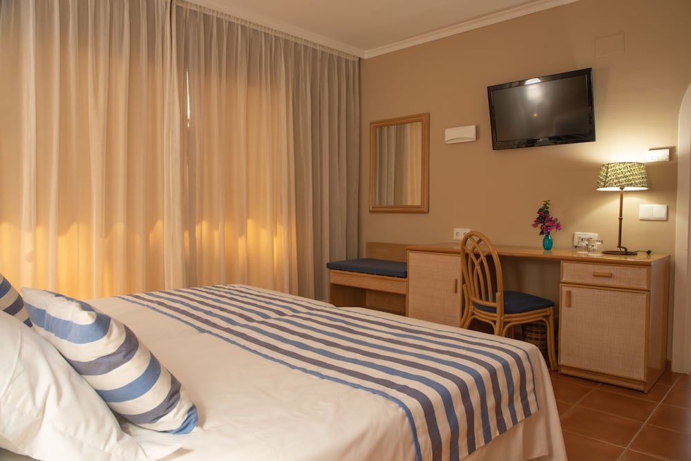 Habitación estándar doble, 2 camas individuales del hotel Dwo Les Palmeres. Foto 2
