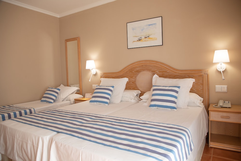 Habitación triple Premium (Spa Acces) del hotel Dwo Les Palmeres