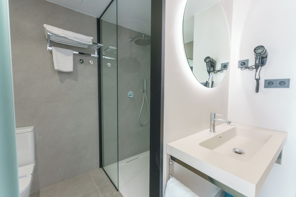 Habitación Individual Confort del hotel Dwo Les Palmeres. Foto 4