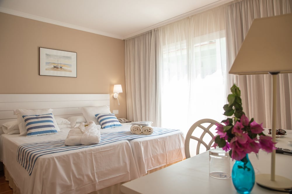 Club Select Doble del hotel Dwo Les Palmeres. Foto 2