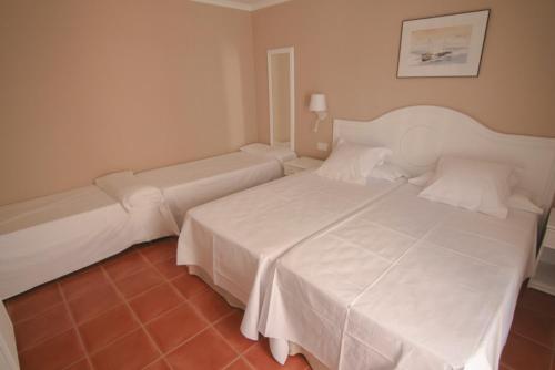 Habitación familiar Balcón o Terraza Con Vistas 4 camas individuales del hotel Dwo Les Palmeres. Foto 3