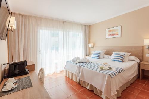 Habitación Doble Deluxe con acceso al spa del hotel Dwo Les Palmeres. Foto 4