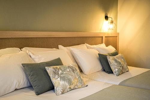 Habitación Doble con cama supletoria del hotel Htop Jadhe. Foto 5