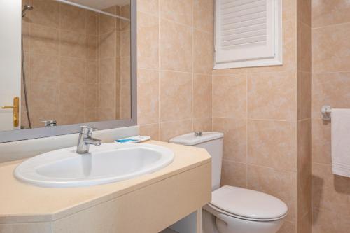 Habitación Doble - 2 camas del hotel HTOP Olympic - Calella. Foto 3