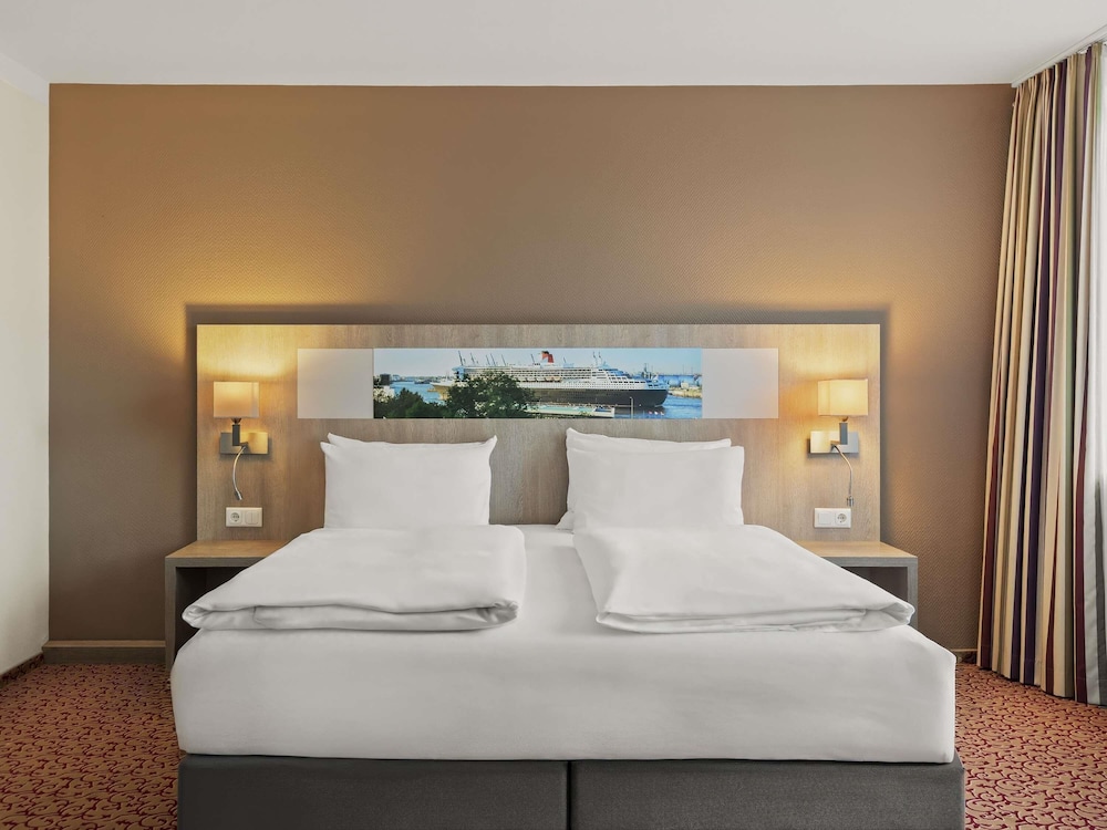 Suite junior con 1 cama de tamaño doble - ubicación tranquila con vistas al patio interior abierto del hotel Mercure Hotel Hamburg am Volkspark. Foto 3