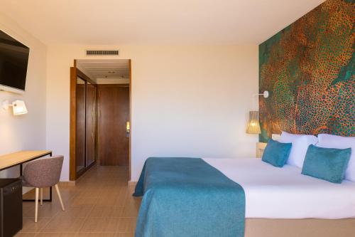 Habitación Doble Superior con vistas al mar - 1 o 2 camas del hotel Htop Amaika and Spa - Adults Only. Foto 4