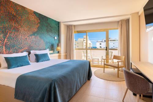 Habitación Triple Superior del hotel Htop Amaika and Spa - Adults Only