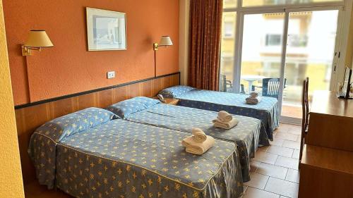 Habitación Triple del hotel Copacabana