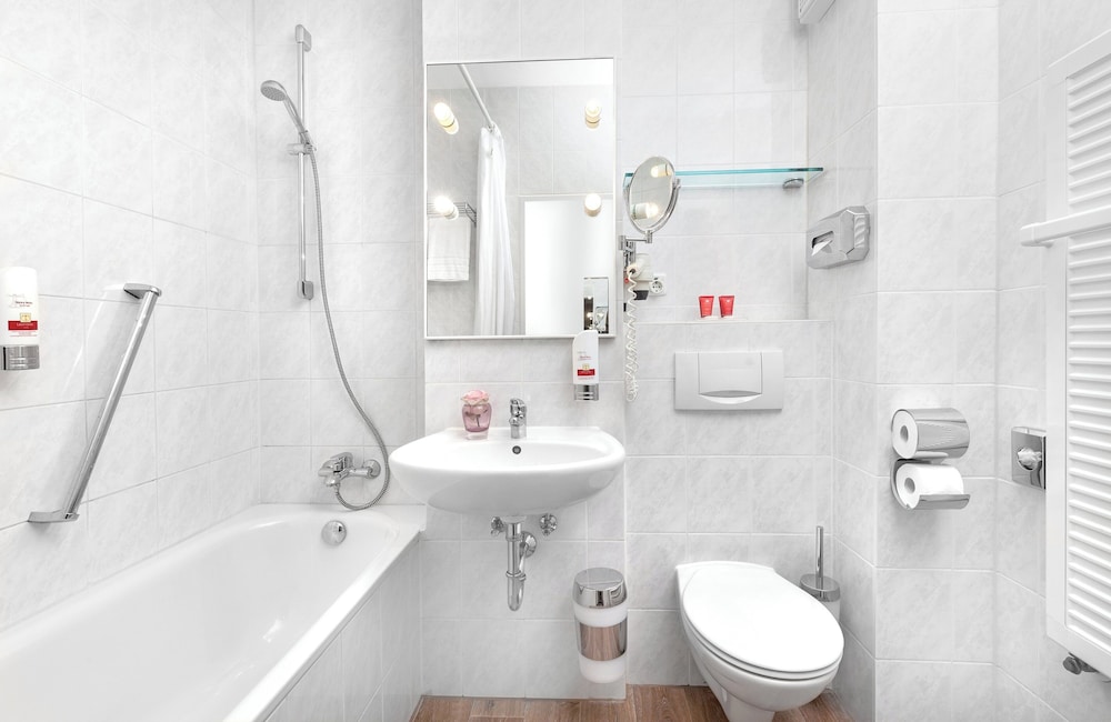 Habitación Confort con 2 camas individuales del hotel Leonardo Munich City North. Foto 5