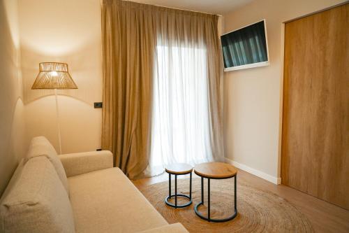 Suite con vistas a la piscina del hotel htop Amatista. Foto 2