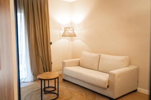 Suite con vistas a la piscina del hotel htop Amatista. Foto 7