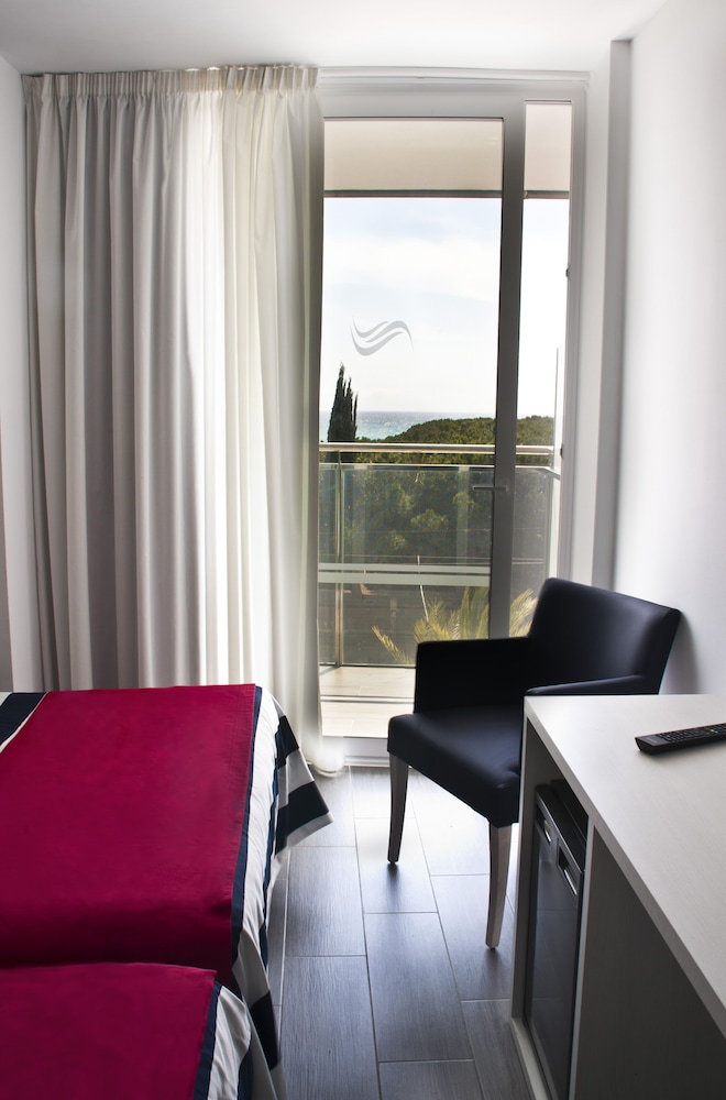 Habitación Triple del hotel Europa Spa. Foto 4