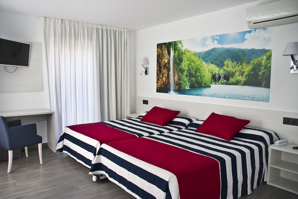 Habitación Cuádruple del hotel Europa Spa. Foto 12