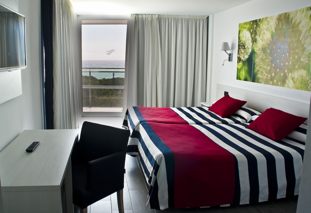 Habitación triple Vista Jardín del hotel Europa Spa
