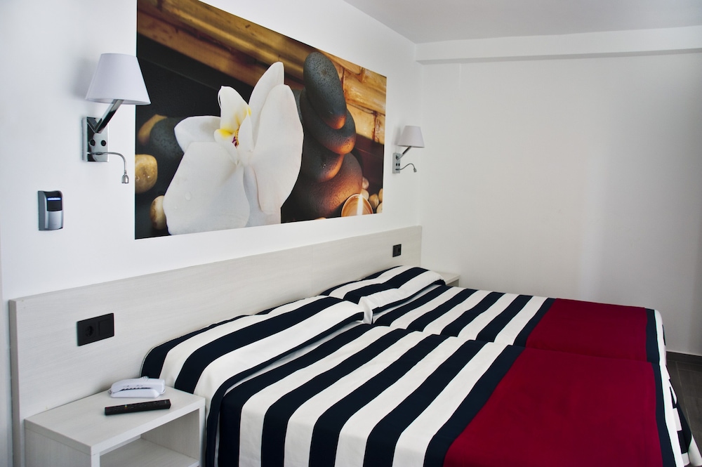 Habitación triple Vista Jardín del hotel Europa Spa. Foto 11
