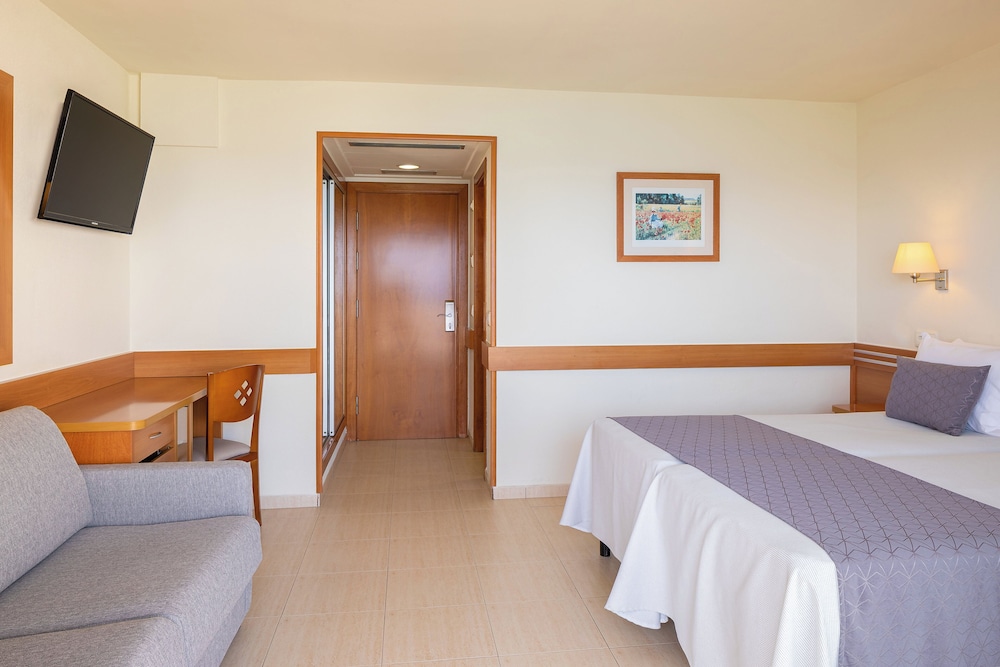 Habitación con 2 camas individuales del hotel HTop Pineda Palace & Spa. Foto 1
