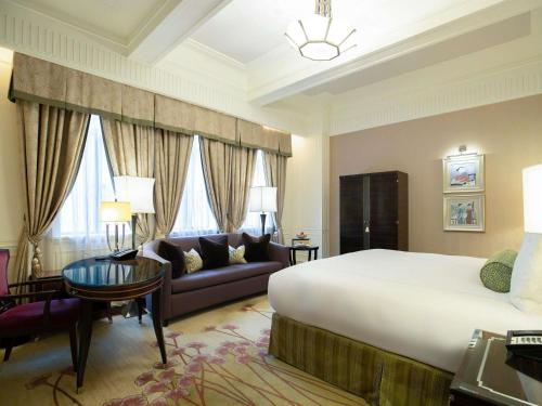 Deluxe King Room - First Round Minibar Soft Drink del hotel Fairmont Peace. Foto 3