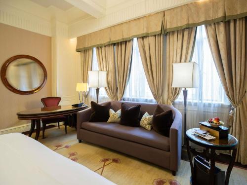 Deluxe King Room - First Round Minibar Soft Drink del hotel Fairmont Peace. Foto 6