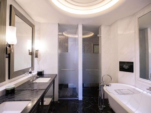 Signature Riverview Suite - First Round Minibar+Afternoon Tea+Dinner del hotel Fairmont Peace. Foto 5