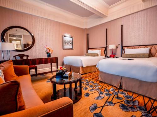 Fairmont Gold Queen Queen Room - First Round Minibar Soft Drink+Afternoon Tea+Dinner del hotel Fairmont Peace. Foto 1