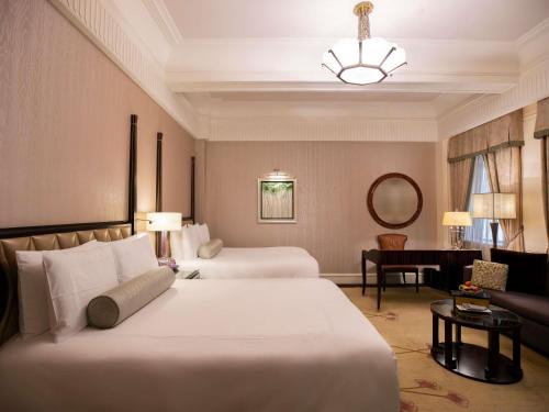 Fairmont Twin Room - First Round Minibar Soft Drink del hotel Fairmont Peace. Foto 1