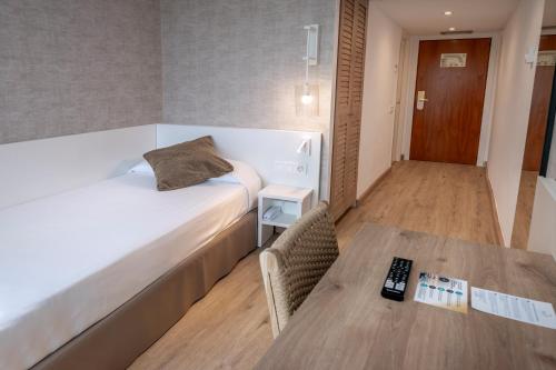 Habitación Individual del hotel GHT Costa Brava. Foto 6