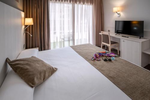 Habitación Doble con balcón - 2 camas del hotel GHT Costa Brava. Foto 6