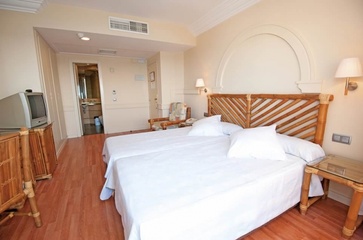 Habitación doble 2 camas del hotel Moon Dreams Portomagno. Foto 2