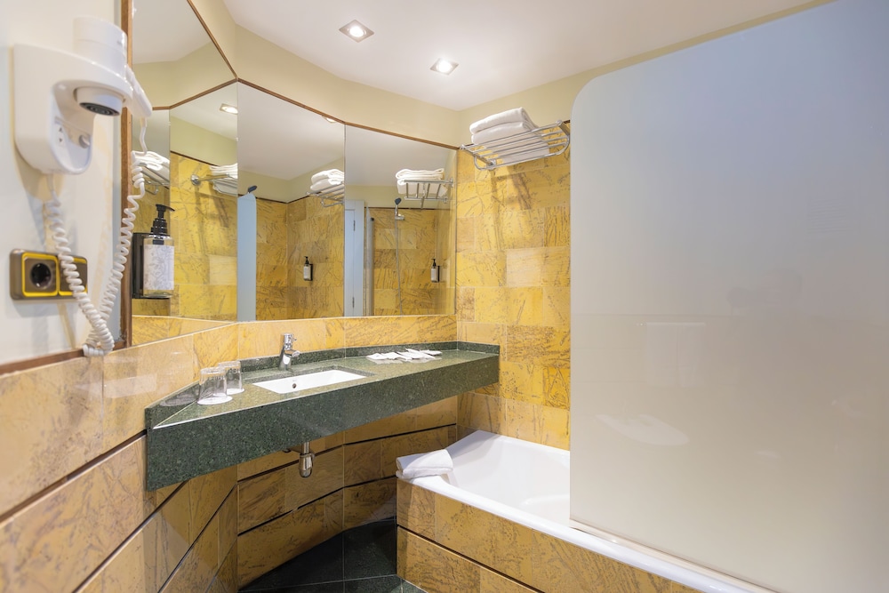 Habitación con 1 cama doble o 2 individuales, vistas al mar del hotel Moon Dreams Portomagno. Foto 7