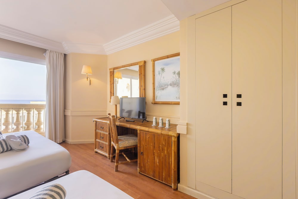 Habitación triple, vistas al mar del hotel Moon Dreams Portomagno. Foto 2