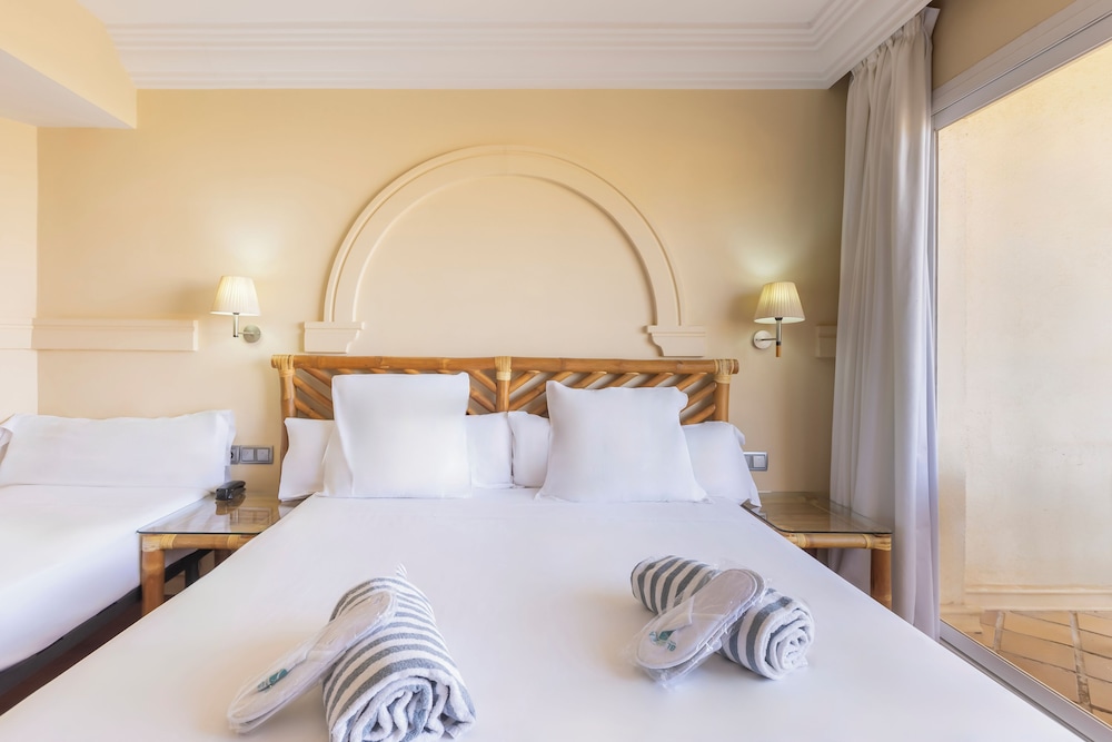 Habitación triple, vistas al mar del hotel Moon Dreams Portomagno. Foto 3