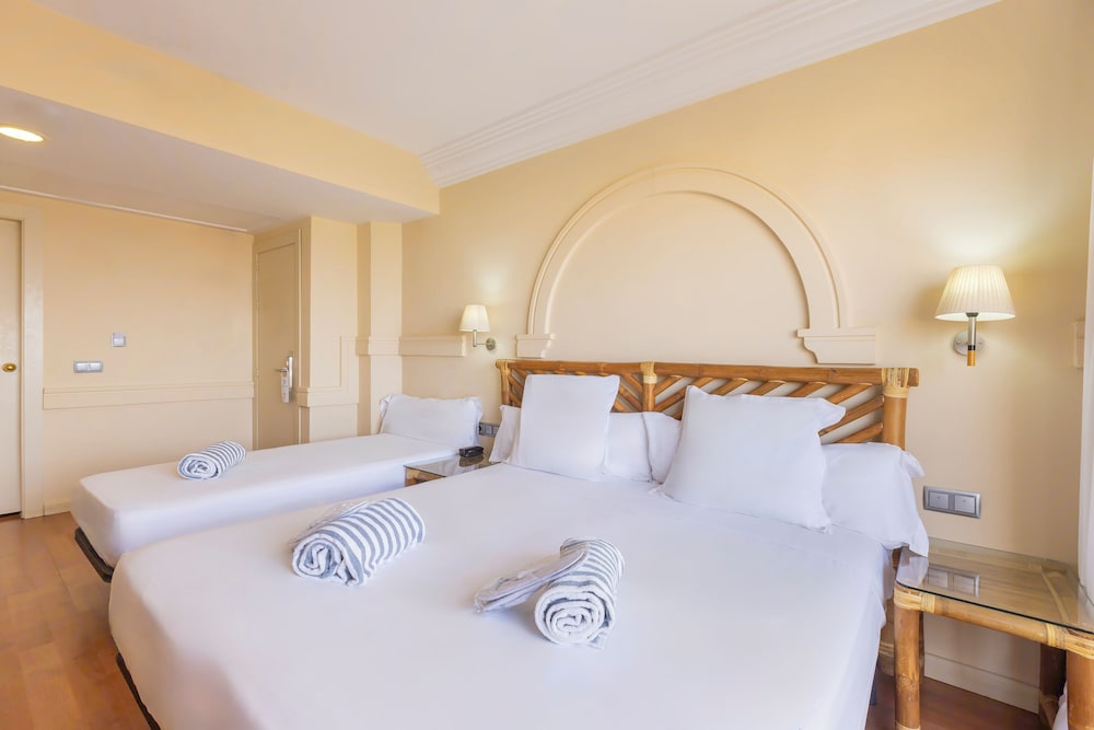 Habitación triple del hotel Moon Dreams Portomagno