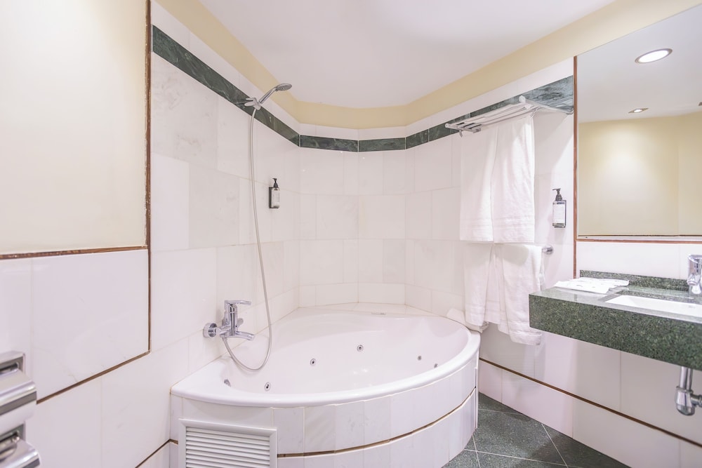 Habitación cuádruple, vistas al mar del hotel Moon Dreams Portomagno. Foto 6