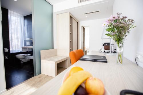 Habitación Superior Esquina con 2 camas individuales, vistas a la montaña del hotel Mercure Chur City West. Foto 6