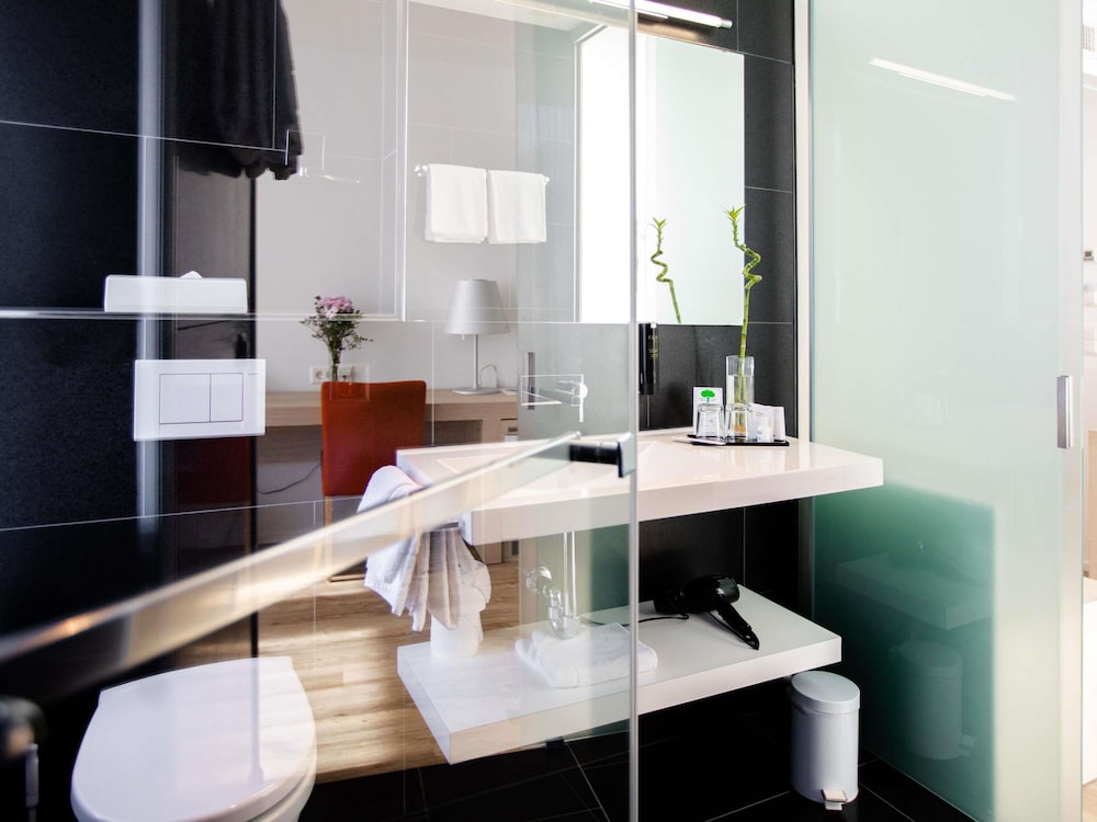 Habitación Superior Esquina con 2 camas individuales del hotel Mercure Chur City West. Foto 1