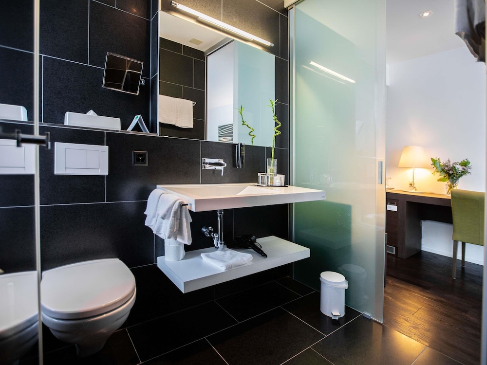 Habitación Comfort con 2 camas individuales, vistas a la montaña del hotel Mercure Chur City West. Foto 4
