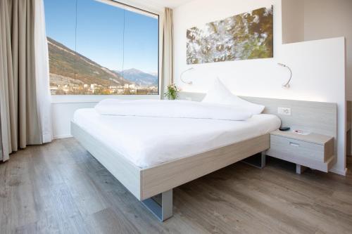 Habitación Superior Esquina con 1 cama doble, vistas a la montaña del hotel Mercure Chur City West. Foto 5