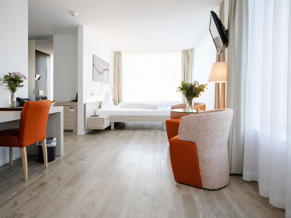 Habitación Deluxe con 1 cama doble, vistas a la montaña del hotel Mercure Chur City West. Foto 3