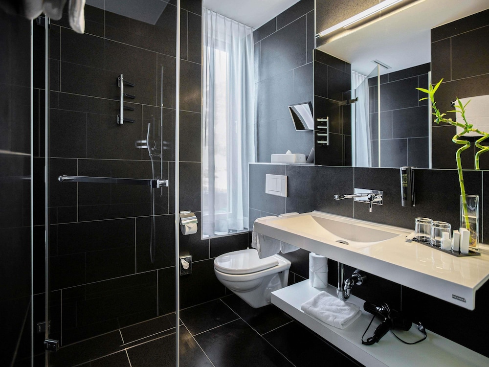 Habitación Comfort con 2 camas individuales, vistas a la montaña del hotel Mercure Chur City West. Foto 6