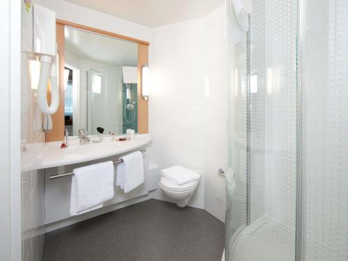 Habitación Estándar con 1 cama doble del hotel Ibis Geneve Centre Nations. Foto 8