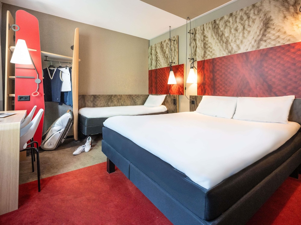 Habitaciones con cama doble de 160 x 200 cm y cama individual de 80 x 200 cm del hotel Ibis Geneve Centre Gare