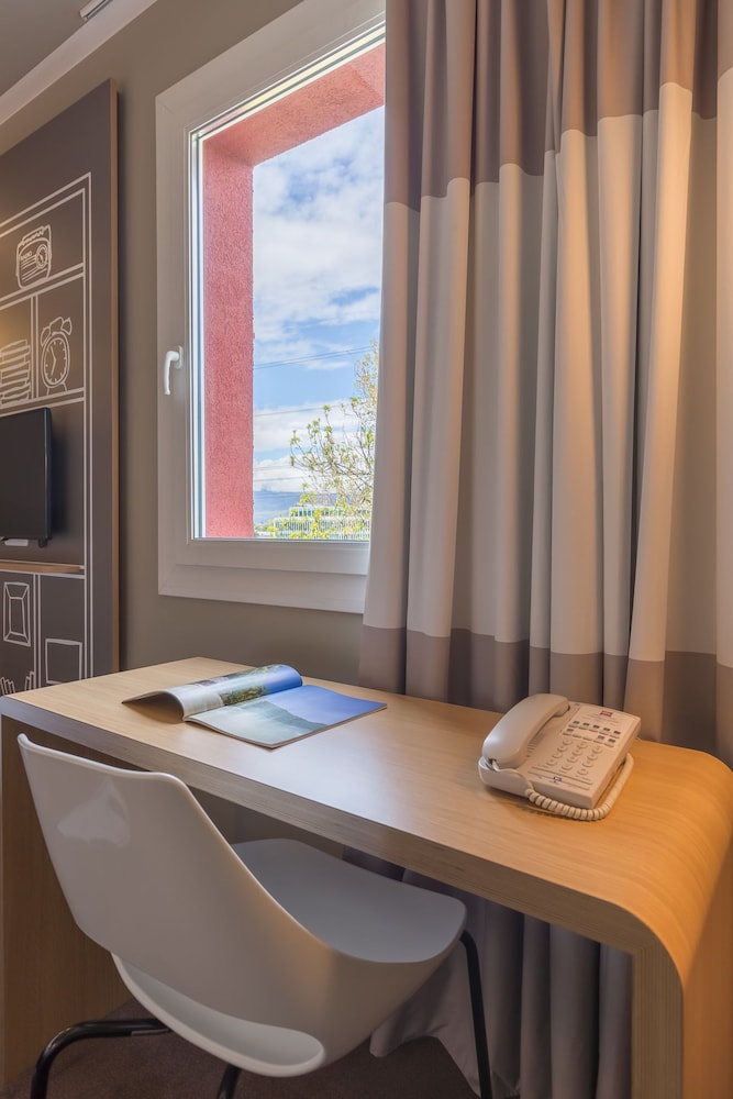 Habitacion Standard con 1 cama doble del hotel Ibis Geneve Aeroport. Foto 1