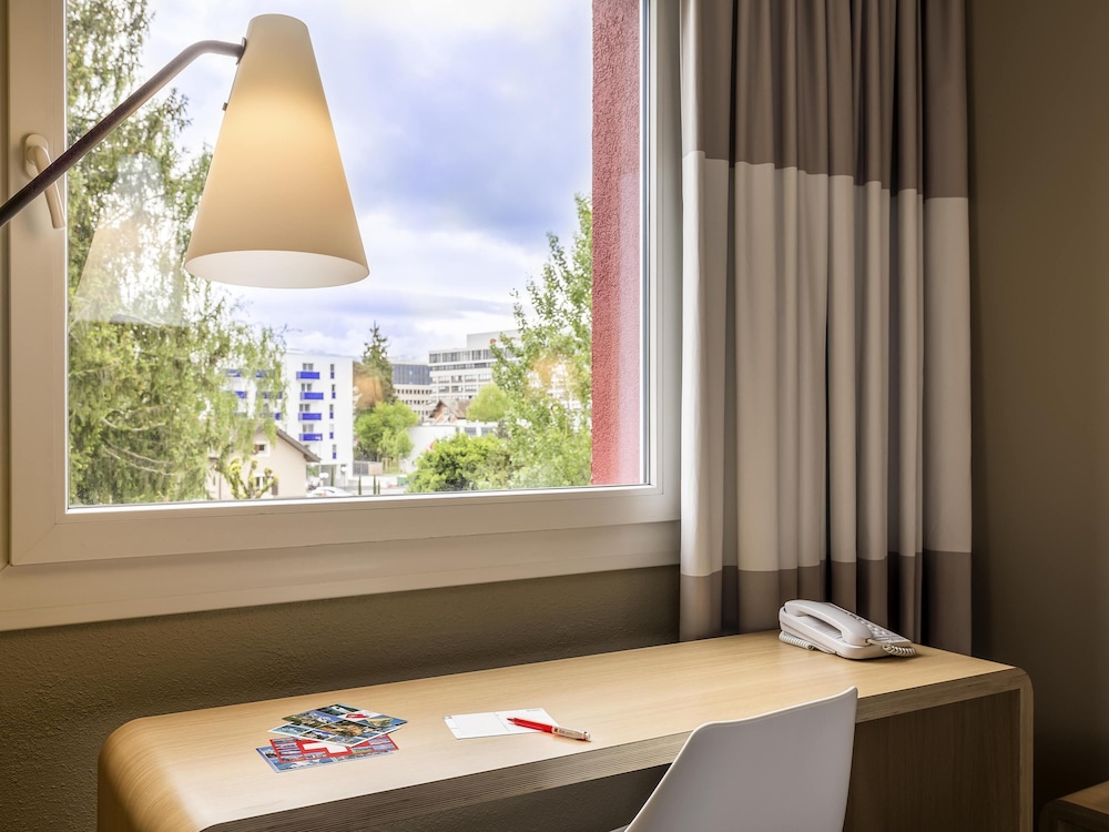 Habitacion Standard discapacitados con 1 cama doble del hotel Ibis Geneve Aeroport. Foto 2