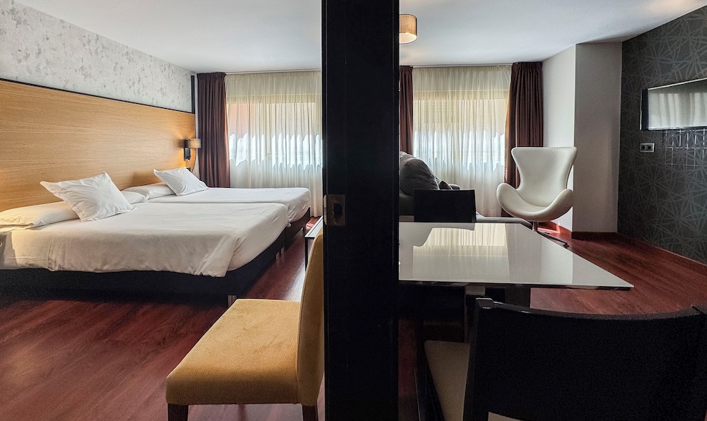 Junior Suite (acceso gratuito al solarium). del hotel Nuevo Torreluz. Foto 2