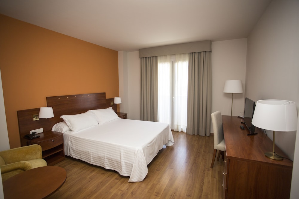 Habitación con 1 cama doble o 2 individuales del hotel Avenida. Foto 5