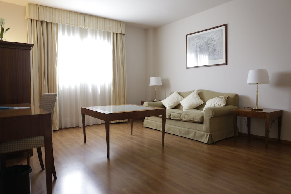 Suite junior del hotel Avenida. Foto 12