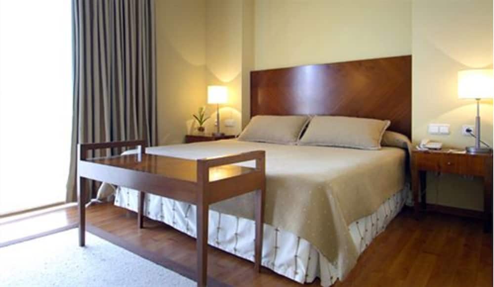 Habitación triple del hotel Avenida. Foto 2