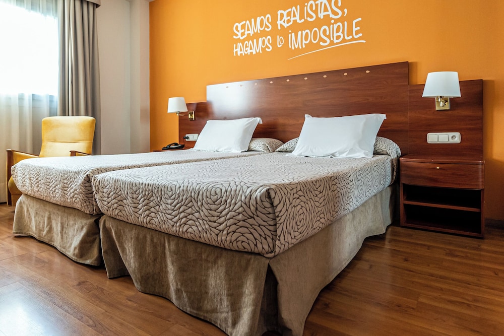 Habitación con 1 cama doble o 2 individuales del hotel Avenida. Foto 3