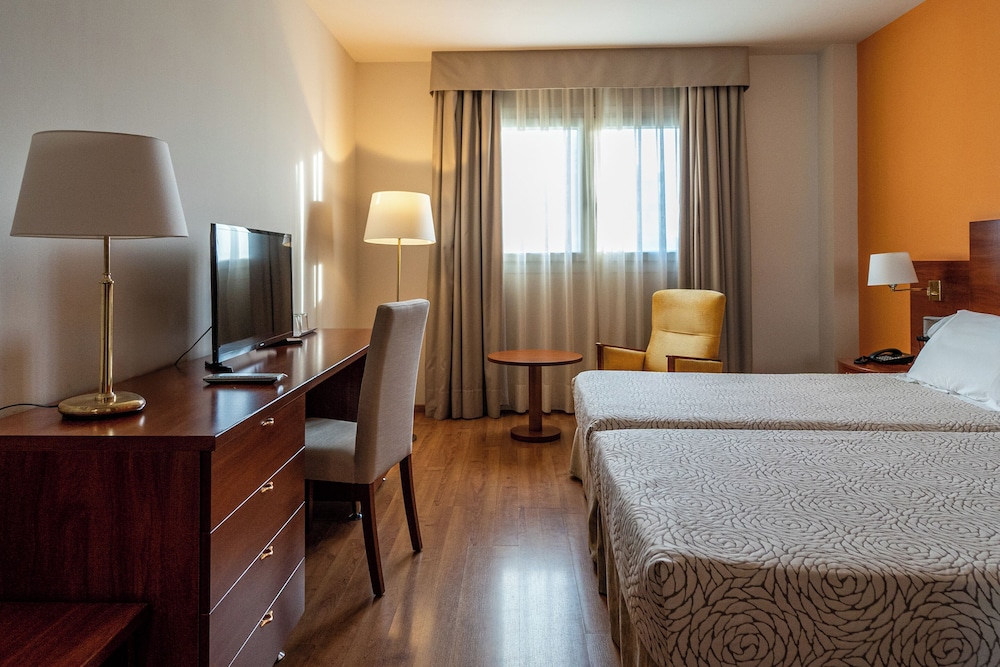 Habitación con 1 cama doble o 2 individuales del hotel Avenida. Foto 4